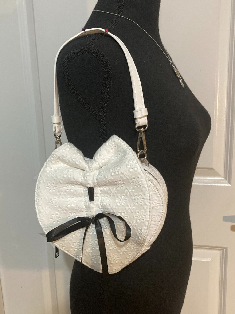 Dolls Kill Sugar Thrillz Cherish Me Heart Purse